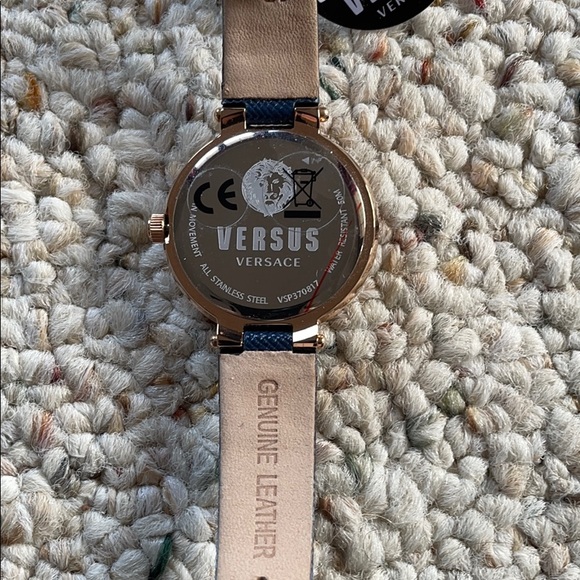 Versus Versace NWT rose gold blue leather watch - Picture 7 of 9